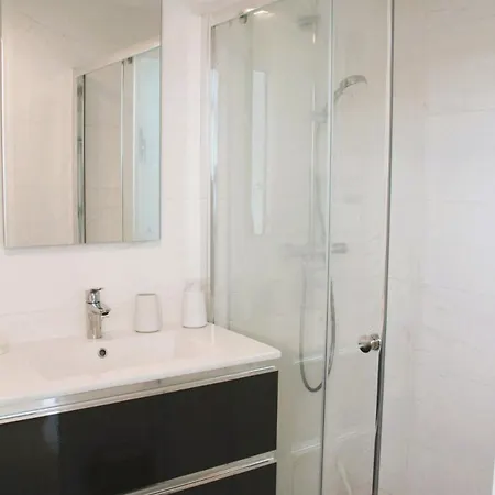 Azea, Les Pieds Dans L'eau Apartment